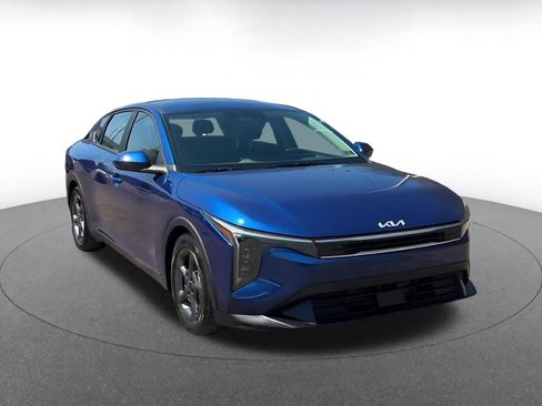 Used 2025 Kia K4 LXS image 3