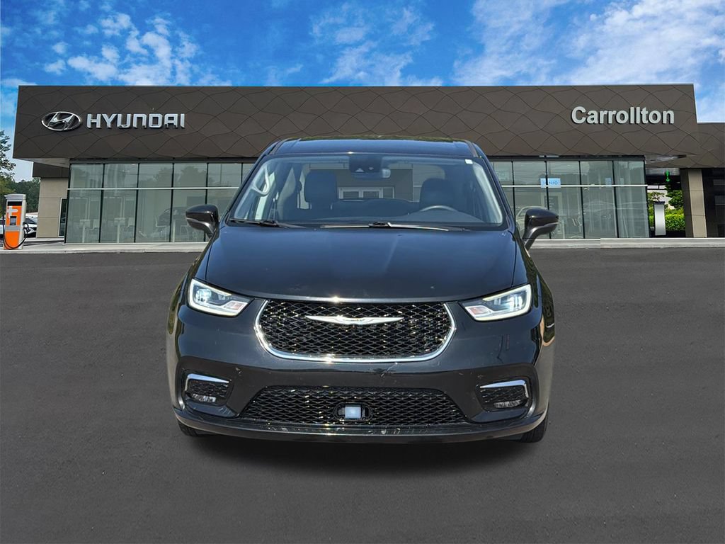 Used 2023 Chrysler Pacifica Touring-L FWD image 2