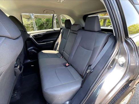 Used 2021 Toyota RAV4 LE image 22