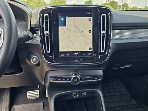 Used 2022 Volvo XC40 T5 R-Design w/ Advanced Package AWD/4WD image 26