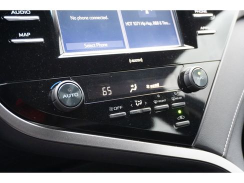 Used 2020 Toyota Camry SE image 24