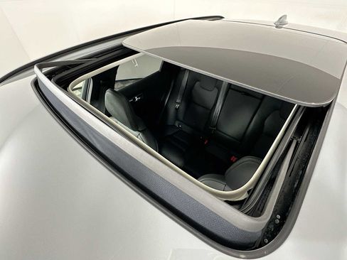 Used 2025 Volvo XC60 T8 Plus w/ Protection Package Premier image 19