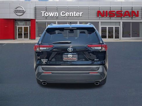 Used 2021 Toyota RAV4 XLE FWD image 6