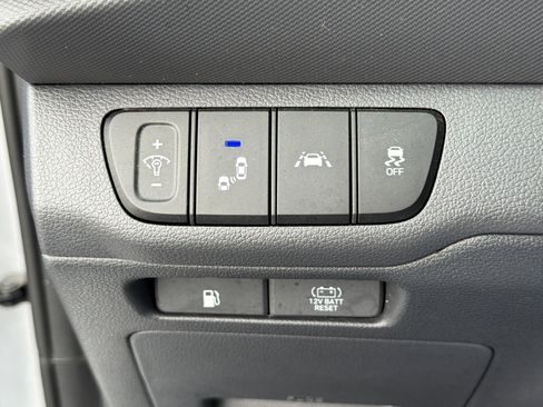 Used 2022 Hyundai Ioniq SE image 19