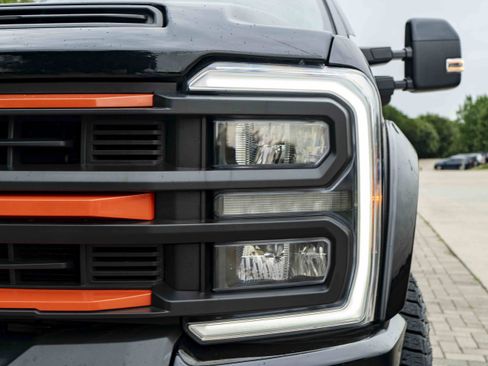 Used 2023 Ford F250 Lariat w/ Lariat Ultimate Package AWD/4WD image 11