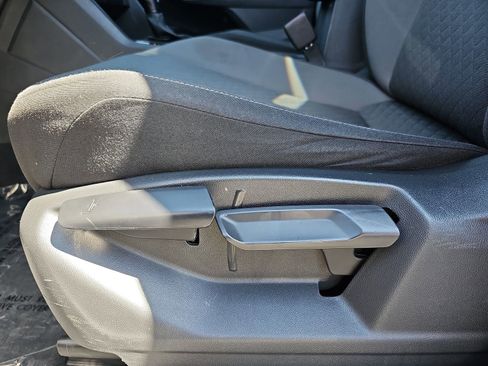 Used 2018 Volkswagen Tiguan S image 29