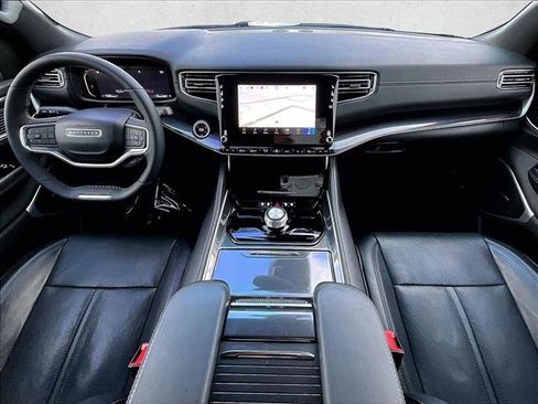 Used 2024 Jeep Wagoneer 2WD image 16