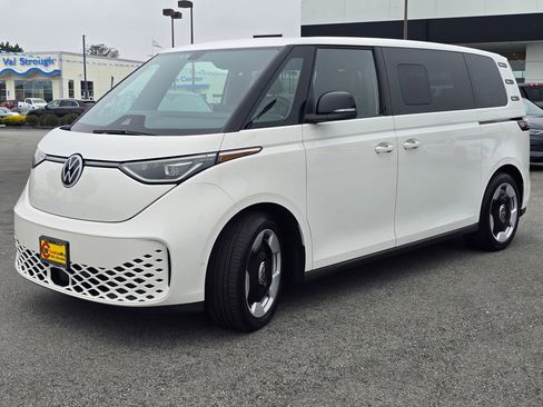 Used 2025 Volkswagen ID. Buzz Pro S RWD image 2