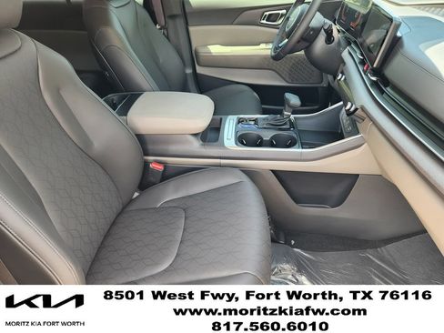 New 2026 Kia Carnival EX FWD image 10