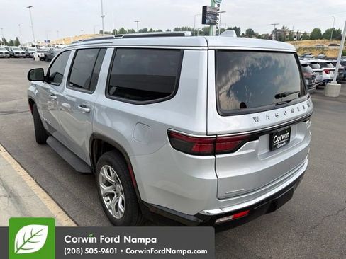 Used 2022 Jeep Wagoneer Series II AWD/4WD image 4