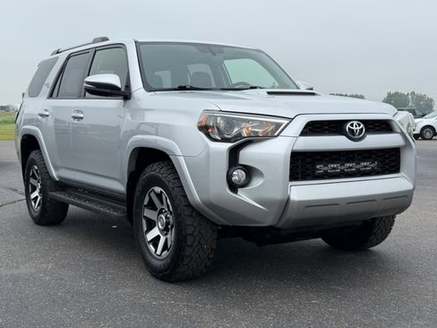 Used 2018 Toyota 4Runner SR5 image 2