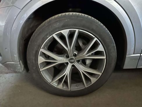 Used 2022 Audi Q8 Premium image 7