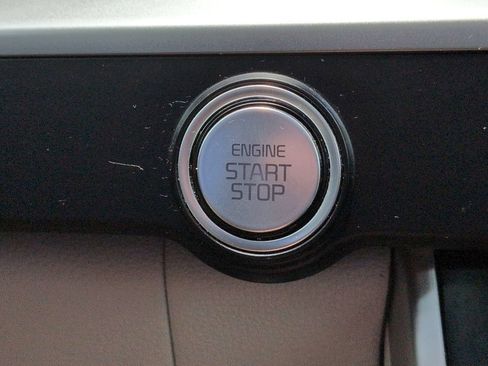 Certified 2023 Kia Carnival LX FWD image 33