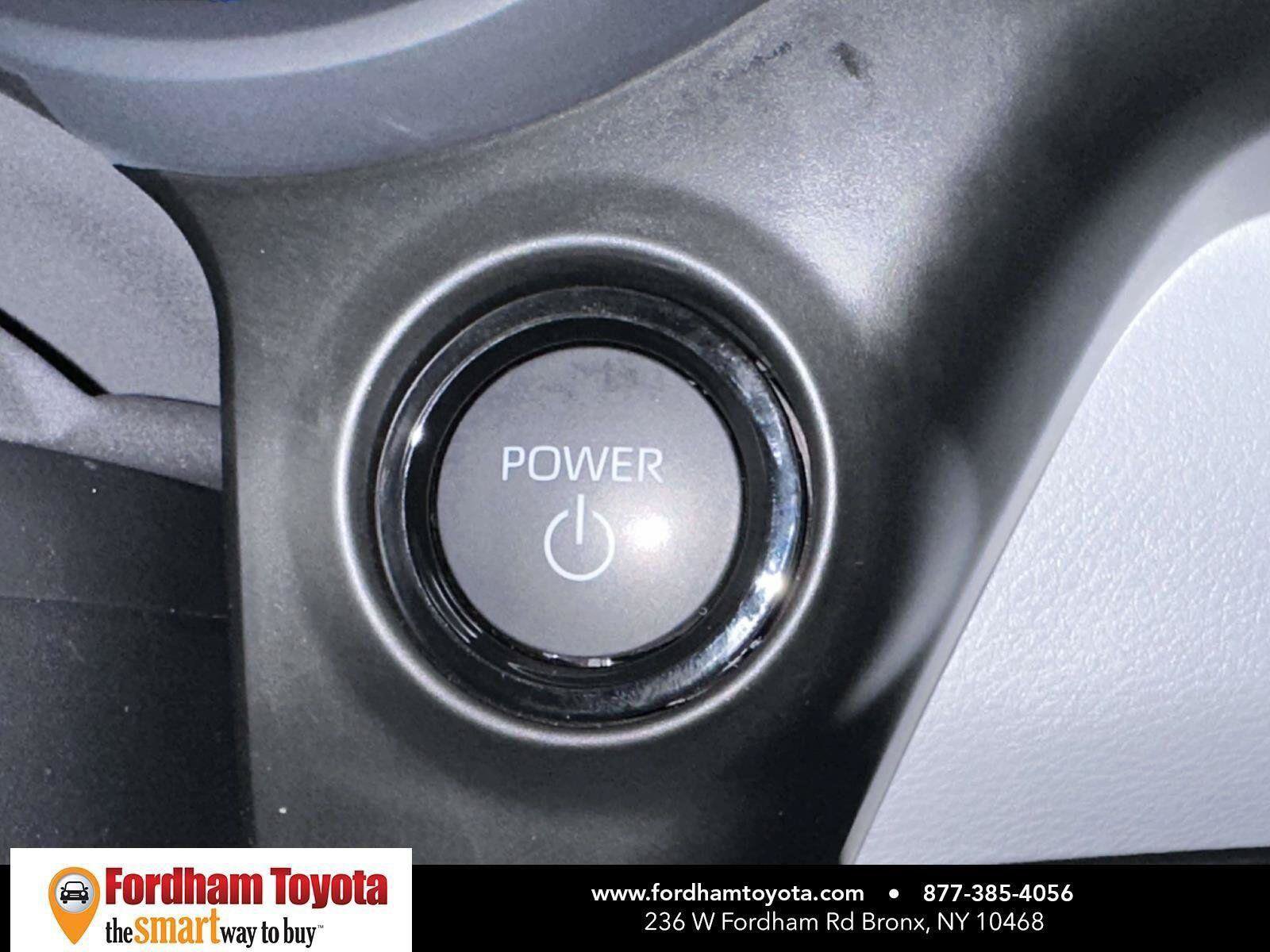 Used 2026 Toyota Sienna LE FWD image 17