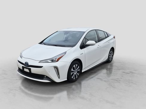 Used 2019 Toyota Prius XLE AWD/4WD image 4