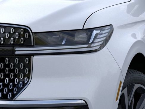 New 2026 Lincoln Navigator Reserve AWD/4WD image 18