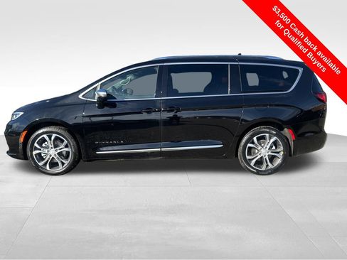 New 2026 Chrysler Pacifica Pinnacle w/ Trailer Tow Group image 4