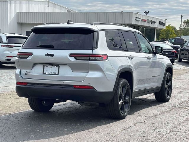 Used 2023 Jeep Grand Cherokee L Laredo AWD/4WD image 39