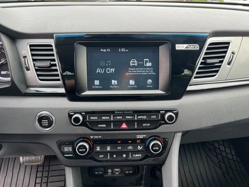Used 2018 Kia Niro EX FWD image 25