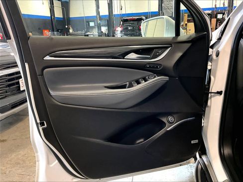 Used 2020 Buick Enclave Premium w/ LPO, Touring Package image 9