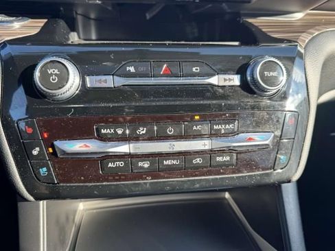 Used 2022 Ford Explorer XLT w/ Equipment Group 202A image 33