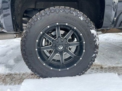 Used 2023 GMC Sierra 3500 Denali image 9