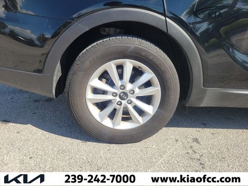 Used 2019 Kia Sorento FWD image 9