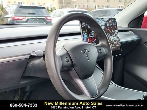 Used 2020 Tesla Model Y Long Range image 19