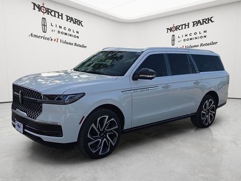 New 2027 Lincoln Navigator L Reserve AWD/4WD image 1
