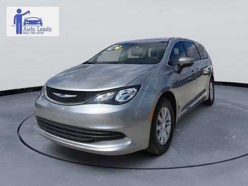 Used 2019 Chrysler Pacifica LX w/ Tire & Wheel Group image 3