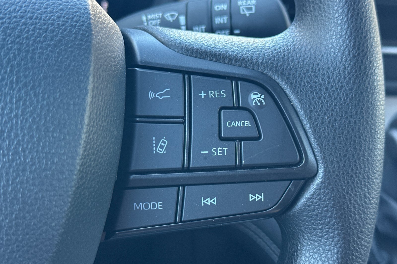 Certified 2026 Toyota Sienna LE FWD image 40
