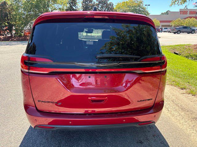 Used 2025 Chrysler Pacifica Limited FWD image 8