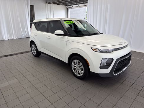 Used 2022 Kia Soul LX FWD image 3