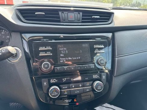 Used 2017 Nissan Rogue SV AWD/4WD image 13