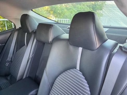 Used 2019 Toyota Camry SE w/ Carpet Mat Package FWD image 13