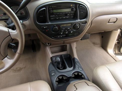 Used 2004 Toyota Sequoia SR5 AWD/4WD image 21