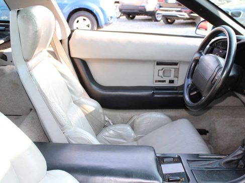 Used 1993 Chevrolet Corvette Coupe RWD image 11