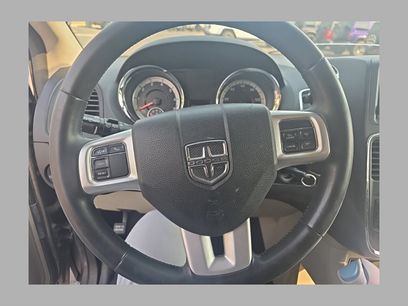 Used 2016 Dodge Grand Caravan SXT w/ UConnect Hands-Free Group