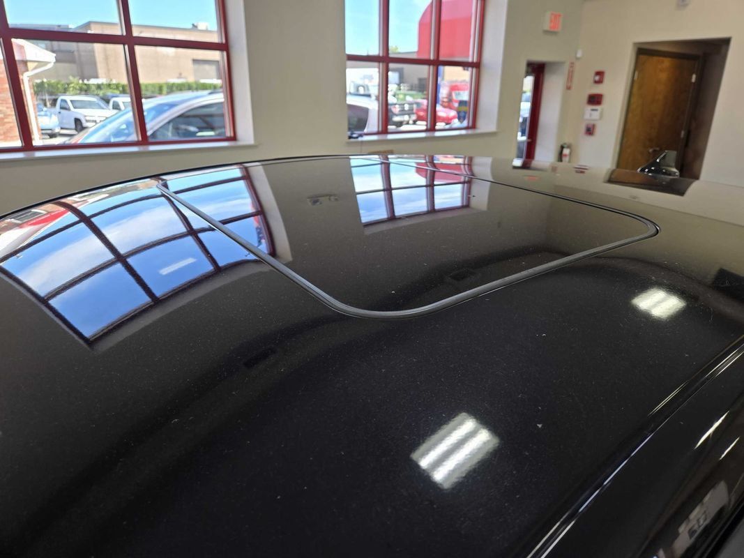 Used 2020 Ford Fusion SE w/ Equipment Group 151A FWD image 9
