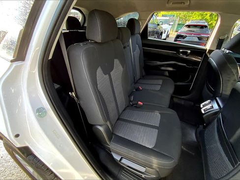 Used 2023 Kia Sorento LX AWD/4WD image 19