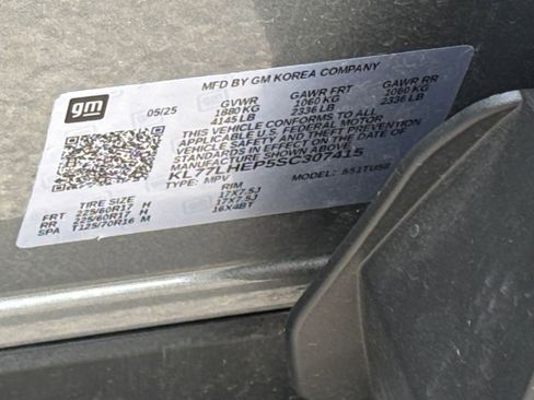 Used 2025 Chevrolet Trax LT FWD image 23