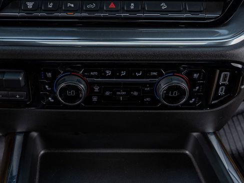 Used 2024 Chevrolet Silverado 2500 High Country w/ High Country Premium Package AWD/4WD image 28