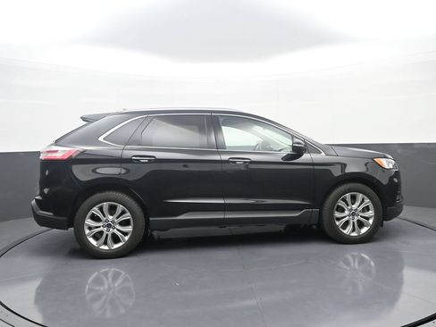 Used 2019 Ford Edge Titanium w/ Cold Weather Package AWD/4WD image 8