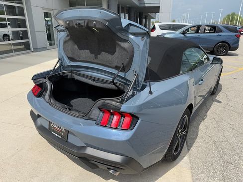Used 2025 Ford Mustang Premium RWD image 17