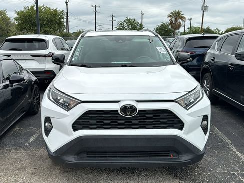 Used 2021 Toyota RAV4 XLE w/ Convenience Package FWD image 3