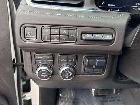 Used 2023 GMC Yukon Denali Ultimate image 12