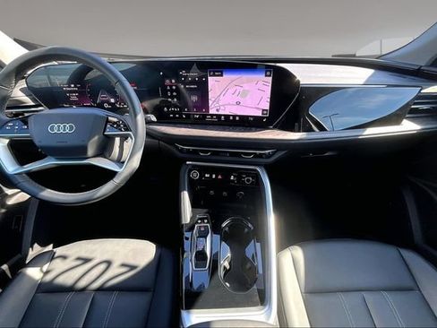 Used 2025 Audi Q5 Premium w/ 19" Wheel Package AWD/4WD image 7