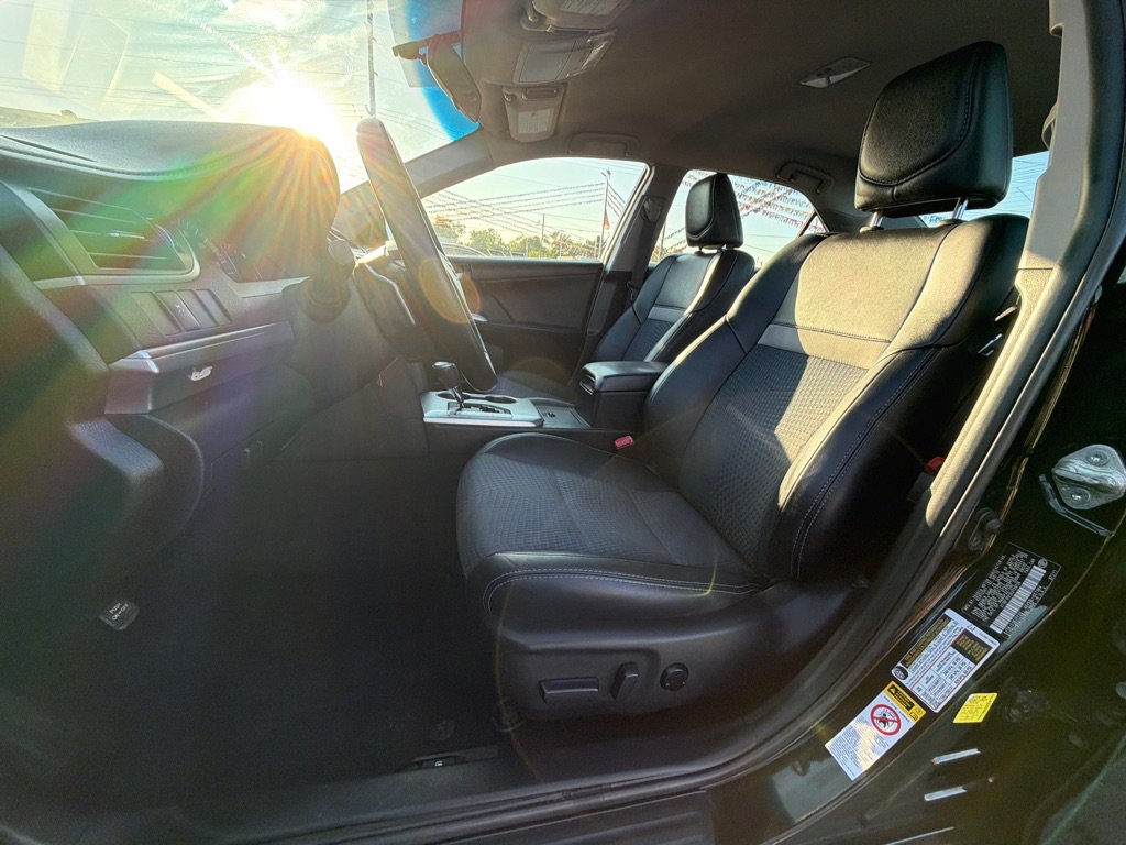 Used 2014 Toyota Camry SE FWD image 9