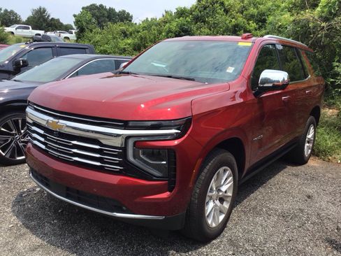 Used 2025 Chevrolet Tahoe Premier AWD/4WD image 2