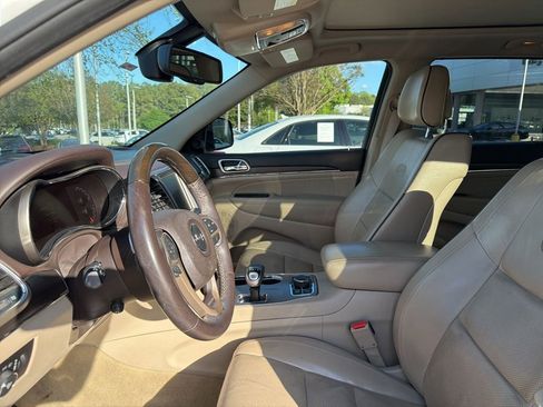 Used 2014 Jeep Grand Cherokee Overland image 11